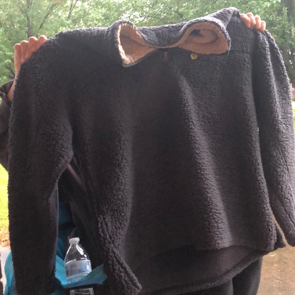 Fluffy pull over - Picture 2 of 2